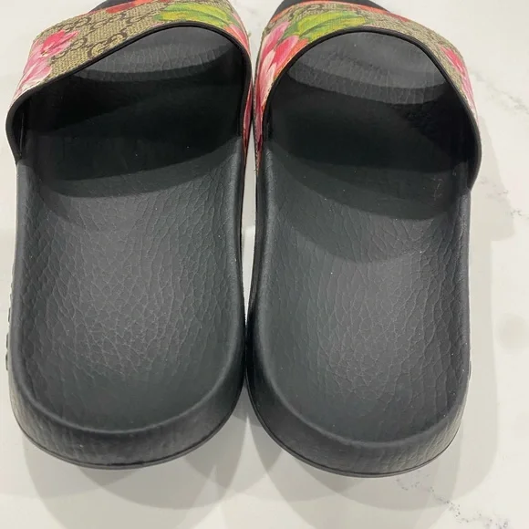 Pursuit Slide Sandal
GUCCI - Picture 4 of 14